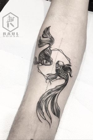 Peixes #blackwork #blackworktattoo #peixes #fish #fishtattoo #linework #lineworktattoo