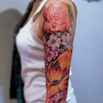I would love to get a half sleeve of all flowers #dreamtatto 
