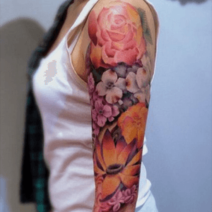 I would love to get a half sleeve of all flowers #dreamtatto 