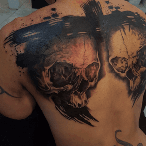 This is my gorgeous cover up by #mylesjosh at #unifyprivatestudio in bathurst, a few more sessions and it will be finished ❤️ #skulls #coverup #backpiece 