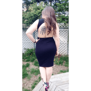 Showing off my very first tattoo in this super cute little black dress 😍 can't believe it's already been 3 years #dreamcatcher #dreamtattoo #firsttattoo #firstofmany