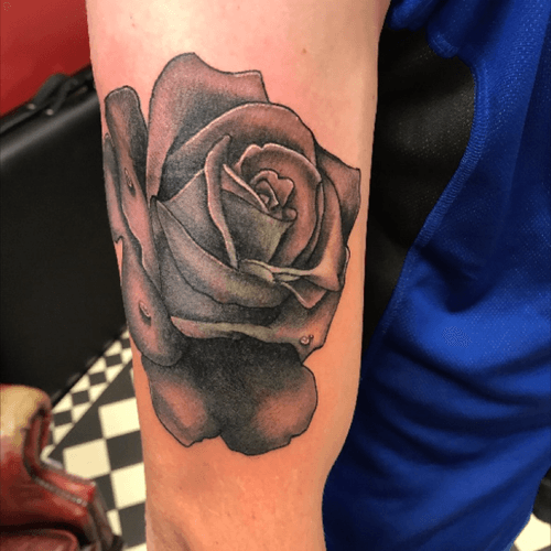 Coverup from this afternoon #coverup #coveruptattoo #rose #blackandgrey