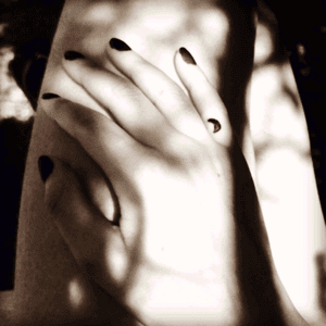 When the needle touched my skin for the first time two years ago and I knew I was in love. The moon on my finger to remind me that even if I can't see it, it is there. #moon #black #symbolism 