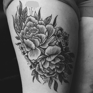 🌸🌸 mine 🌸🌸 I can't wait to add onto this beauty and cover myself in beautiful blackwork peonies 💖 Done by @joshdobbsart  #blackwork #floral #peony #peonies #botanical #stippling #thigh #thighpiece #blackandgrey #feminine 