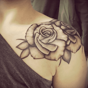 Black and grey roses on my shoulder #roses #rosetattoo #tattoo #shoulder #shouldertattoo #floral #floraltattoo #blackandgreytattoo #blackandgrey Done By Tom at C16 in Hatfield,Hertfordshire, UK