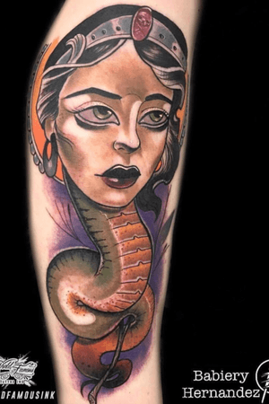 Snake lady!! Love the to use this cooor palett 