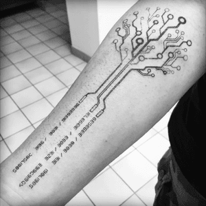 The first tatoo's brother #electronictree #blackwork 