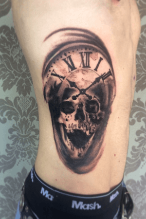 #skull #clock #blackandgrey #tattooartist #tattooart #ribs #Tattoodo 