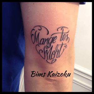 Voilà quand tu tattoo un vrai gitan et que tu lui dit attend faut que je rajoute le S qui manque et qu il te dit Nan!!nous c sans le S😂😂 #Bims #bimskaizoku #bimstattoo #bimskaizokutattoo #heart #coeur #lettering #letters #letter #mangetesmort #gitan #tattoo #tattoos #tattooed #tattooartist #tattooart #tatouage #paristattoo #paris #paname #inked #ink #drawing #france #french #champselysees