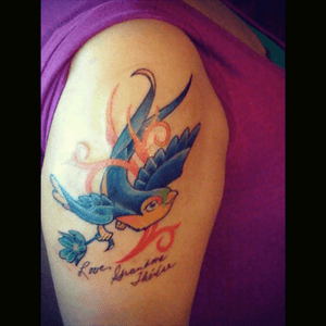 #Birdholdingclover #bird #fourleafclover #grandmothersignature#signature