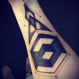 My first tattoo, but not the last. #First #Black #Geometri 
