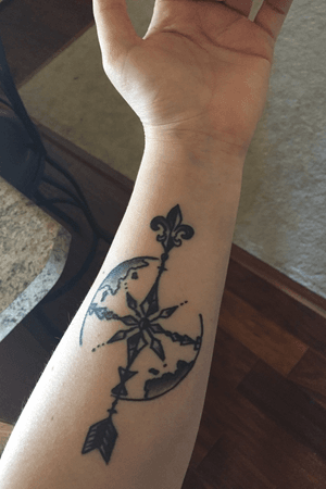 Travelling // fleur de lis // compass // arrow // world//tattoo done by Scott Meyers (4.6.18)