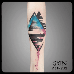  #geometric #watercolor #watercolortattoo #geometrictattoo made  @  #absolutink by #skinkorpus #watercolorartist #tattooartist