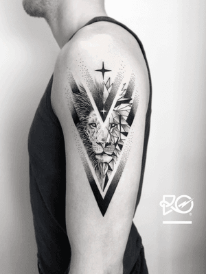 By RO. Robert Pavez • Souls of Lion ➖ Studio Vaders Dye - Hamburg 🇩🇪 • 2018  • #engraving #dotwork #etching #dot #linework #geometric #ro #blackwork #blackworktattoo #blackandgrey #black #tattoo #fineline