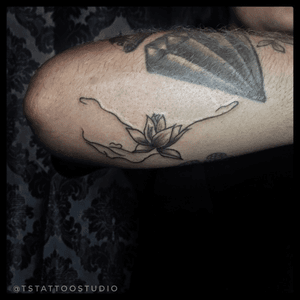 #bailarina #ballet #lotus #balletdancer Tattoo by: SanchesFollow: @twistersanchesEnquiries: direct or contato@tstattoo.com.br--fb.com/twistersanchestattootstattoo.com.br--#tstattoo #tstattoostudio #tattoo #tattoodo #tattoodoartist #tatuagem #sptattoo #ink #saopauloink #tattoo2me #t2me #tattoosp #tatuados #tatuadas #electricink #dreamstatto #inspirationtattoo 