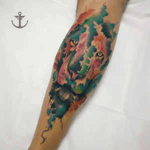 Lion watercolor tattoo by Felipe Bernardes #tattoo #tatuagem #lion #leão #aquarela #watercolor #watercolour #felipebernardes #tattoodo #brasil #tattooist #tattooartist 