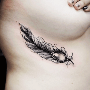 Side boobs tatto