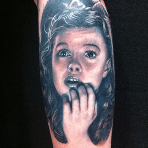 Dorothy from The Wizard of Oz by ANDREANA VERONA @supernovatattoo #dorothy #wizardofoz #dorothytattoo #portrait #tattoo #blackandwhitetattoo #judygarland #tattooshop #tagsforlikes #tattooartist #tattoosociety #tattoodo