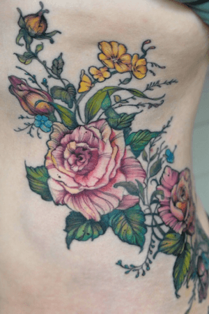 Vintage rose rib tattoo #botanical #botanicaltattoo #floral #flower #flowertattoo #leaves  #vintagebotanical #aubreymennella #illustrative #IllustrativeTattoo #ribs 