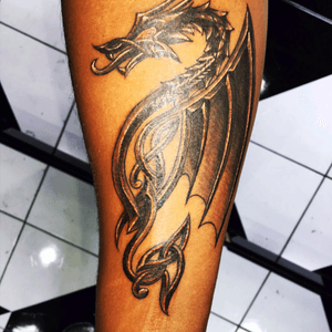Viking Dragon or Celtic Dragon! In my opinion, Viking Dragon. Did you like it? #vikingdragon #celticdragon #vikingtattoo #celtictattoo #forearmtattoo #brazil 