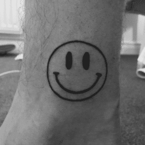 Smiley face on anlke - telling you not to care and smile to life! #blackandgrey #Black #smalltattoo #small #smile #minimalist #minimalistic #linework #smiley #ankle #ankletattoo #blackandgreytattoo #blackandgraytattoo 