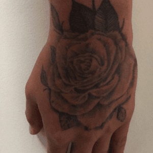 #rose #realism #hand #handtattoo #flowertattoo #flower 