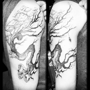 #tree #treeoflife #metal #blackwork tattoo done by LAN at La verite est ailleurs #bordeaux 