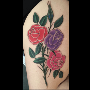 3 rosas #tattoosbyrodrigocanteras #roses #lovehatenewyork 