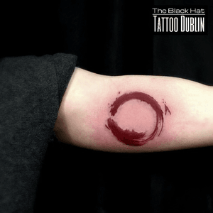 Good morning guys!.A beautiful interpretation of the Ouroborus; symbol of the infinite cycle of nature’s endless creation and destruction, life and death..Red tattoo are so cool!.Theblackhattattoo.com.#uroboros #ouroboros #ouroborostattoo #naturetattoo #creation #destruction #blackhatdublin #life #death #lifecycle #lifecycletattoo #dublin #tats #tattoo #redtattoo #redtattoos #tattoodublin #tattooart #irishinkers #smalltattooideas #tattooideas 