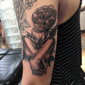 Little adition to a clients arm! The hands and heat shaped vine w/rose is my work.. The other healed lighter stuff is not. #tattooedgirls #tattooedwomen #flower #vine #blackwork #whip #blackandgreytattoo #realtattoos #traditionaltattoo #neotraditionaltattoo #neotrad #neotradsub #neotraditional #cleantattoo #girlytattoos #hiptattoos #thanks 