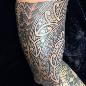 More #polynesian #motifs for our client's arm by ANDREANA VERONA @andreanaverona • #thankyou #polynesiantattoo #tribal #grateful #lovedit #tattoo #tattoos #astoriatattoo #astoriaqueens #queenstattoos #queenstattoostudio #polynesia #islands #supernovatattoostudio #supernovatattoo #tattoosfactory #tattoosociety #blackwork