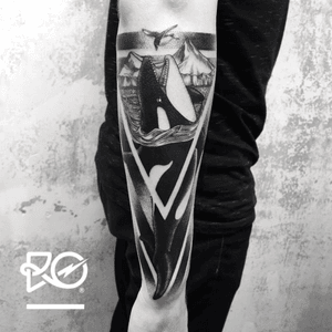 By RO. Robert Pavez • South Polo 2 Killer Whale •  Done in Studio Inklabs - Dresden - 🇩🇪 2017 #engraving #dotwork #etching #dot #linework #geometric #ro #blackwork #blackworktattoo #blackandgrey #black #tattoo #fineline #killerwhale 