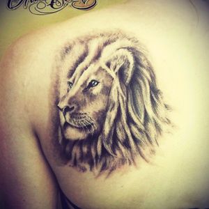 #rosnysousbois #edinktattoo #backtattoo #lion #liontattoo #blackandgrey 