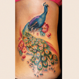 Love the bright colours. #peacocktattoo 