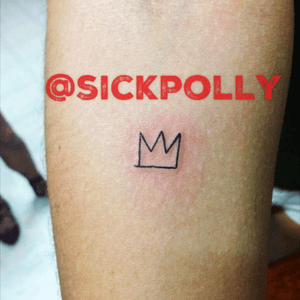 #sickpolly #minitattoo #crowntattoo #minicrowntattoo #tatuajescancun #tattoocancun #mextattoo #dynamicink 