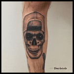 La photo rend bizard mais je savais pas trop comment bien la prendre puisque c est le devant du tibia🤔....mais bon j'ai grave kiffer de ouf!!!! #bims #bimstattoo #bimskaizoku #paris #paname #paristattoo #tatouage #tatouages #tatoué #skull #casquette #dead #street #noregrets #tattoo #tattoos #tattooistartmag #tattoomodel #tattooistartmagazine #tattooink #tattooedmen #tattoostyle #tattooworld #tattooart #tattoed #tattoolove #neotradtattoo #neotraditional #lecoupdutibiacrackkkkkkk☠️