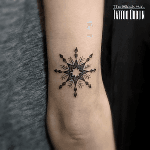 Based on psychological tests, people that get tattoos are usually rather extroverted and risk-taking, seek emotional motivation and like experiments, tend to be positive and open-minded. What do you think? .#tattoodublin #tato #snowflaketattoo #dotworktattoo #smalltattooideas #dublin #inked #girlstattoo #tats 