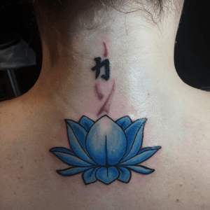 Lotus tattoo by Vanessa #lotus #lotustattoo #colortattoo #tattootattoos #inkbustertattoo #inked #tattoo #tattooer #girlytattoo 