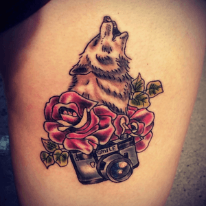 Few of my favourite things. Wolfs, Roses & Photography #Throwback #LastSummer  #thighpiece #iwantanewtattoo 