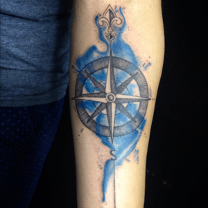 Compass.#tattoo #tattoodo #watercolor #watercolortattoo #compass #compasstattoo 
