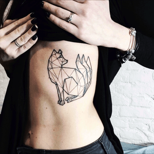 Beautiful linework fox tattoo by Sasha Masiuk from Moscow #linework #geometric #sashamasiuk #russian #moscow #fow 