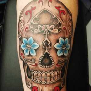#megandreamtattoo would love this on my calf to honor my best friend who died in a horrible accident few years ago. Put his name on top of the skull. 