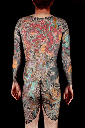 Immerse yourself in the world of samurais and dragons with this intricate body suit tattoo, featuring stunning waves and finger waves.