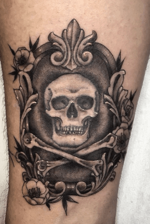 New cross bones and cartouche on existing skull by Nic Fury 