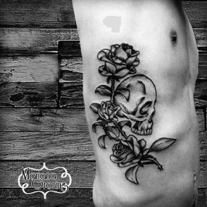 Skull and roses blackwork tattoo#tattoo #marianagroning #karmatattoo #cdmx #mexicocity #skull #skullandroses #blackwork 
