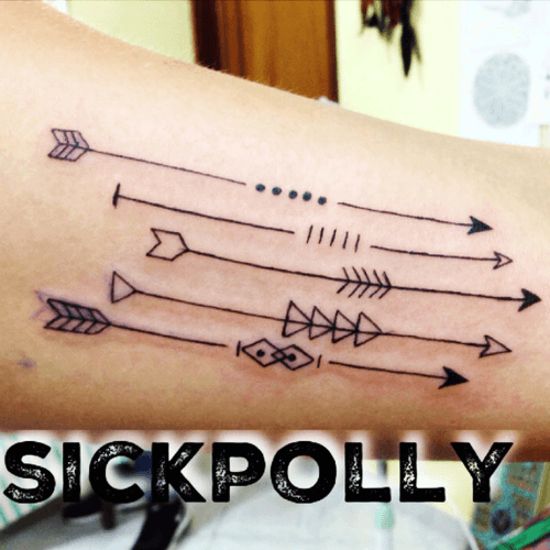 #sickpolly #tatauartstudio #tattoocancun #tatuajescsncun #dynamicink #tattooartist #mextattoo #finelinetattoo #arrow #arrowtattoo #tatuajeflecha 