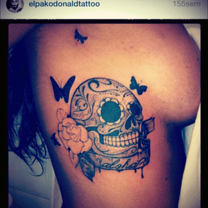 Skull #notfinished #colourneeded #cartagena #elpacodonaldtattoo #tattoo #goodvibes #butterflies #rose #nebgik