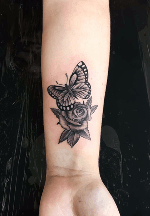 #tattoocuritiba #tattoo #tattoocwb #ink #curitibatattoo #cwbtattoo #curitiba #cwb #curitibacult #curitibacool #gimaggioni #gimaggionitattoo #velhaguardaink #butterfly #rose #blackandgrey #ink #inked #tattoo #tatuagem #tattoocuritiba #tattoocwb 