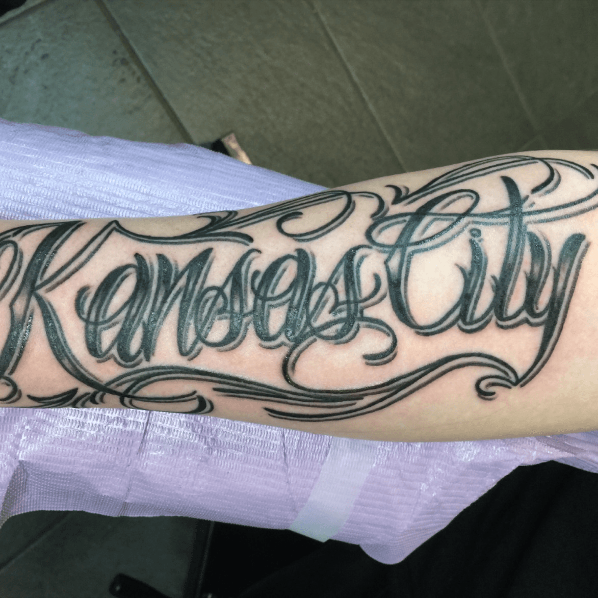 2000 Vine Traveling tattoo artist inks Kansas City HQ with clients buzzing  for her return