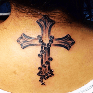 Client tattoo by @Illustrated_ink 💯 #crosstattoo #necktattoos #rosarytattoo 